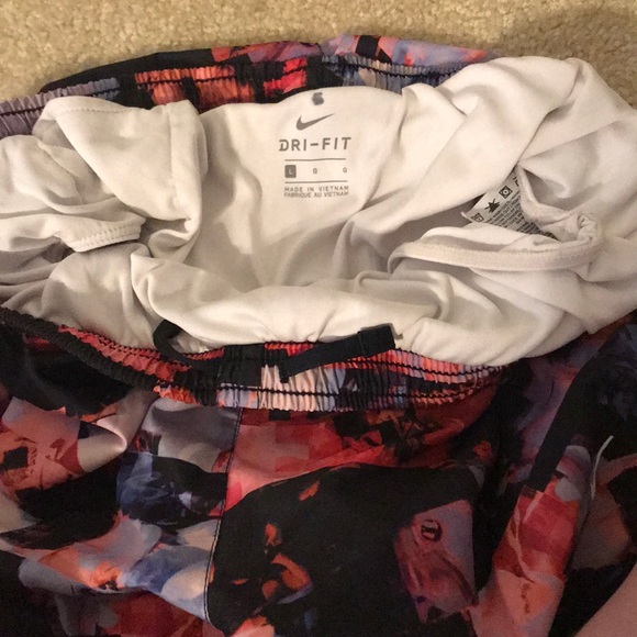 Multicolor Nike shorts (kids large) - Picture 5 of 5